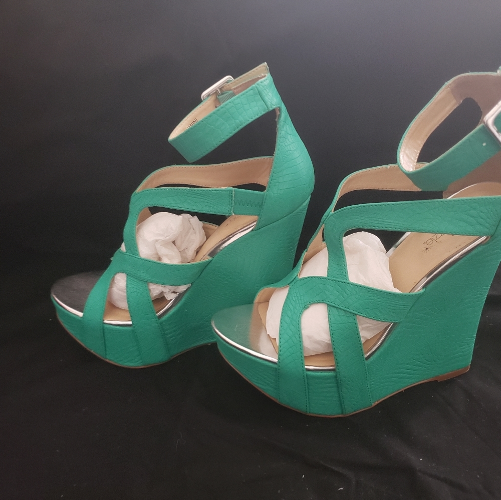 Sandals - Picture 2 of 4